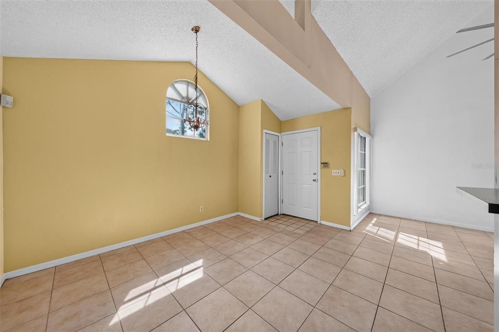For Sale: $175,000 (2 beds, 2 baths, 1055 Square Feet)