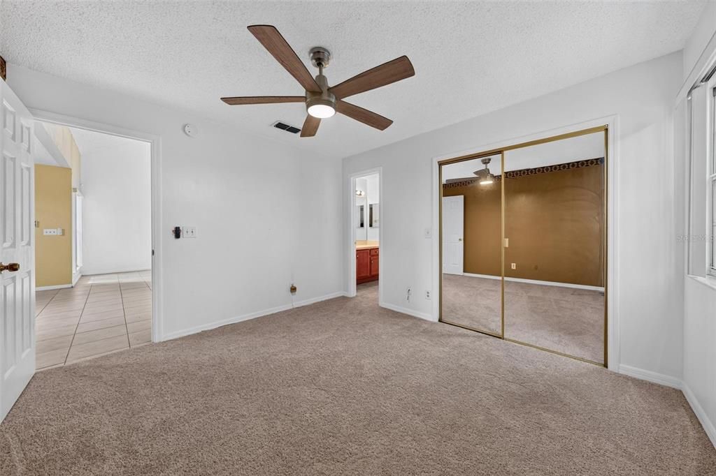 For Sale: $175,000 (2 beds, 2 baths, 1055 Square Feet)