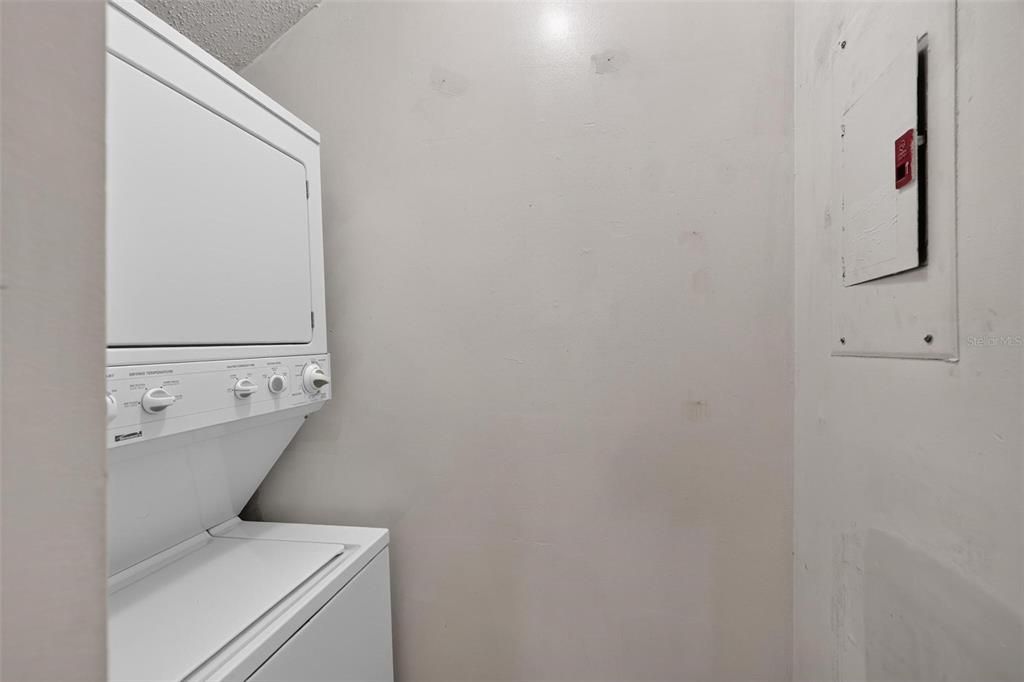 For Sale: $175,000 (2 beds, 2 baths, 1055 Square Feet)