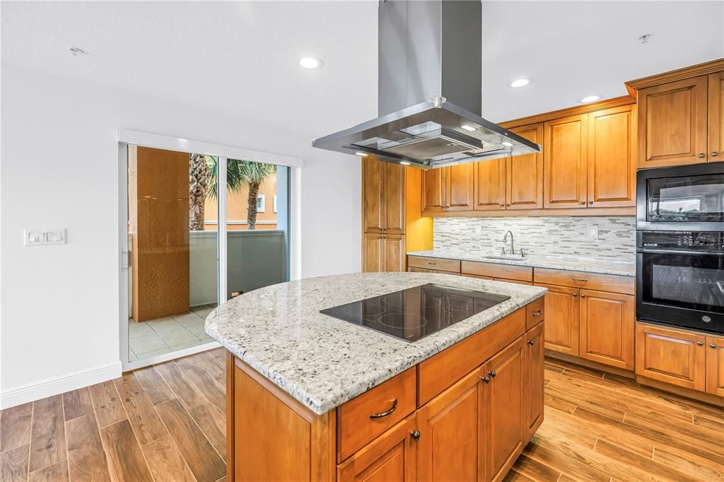 En Venta: $1,425,000 (3 camas, 3 baños, 2351 Pies cuadrados)
