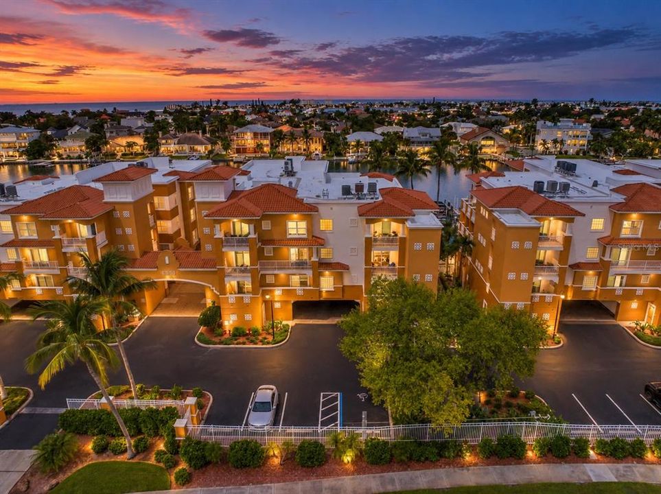 En Venta: $1,425,000 (3 camas, 3 baños, 2351 Pies cuadrados)