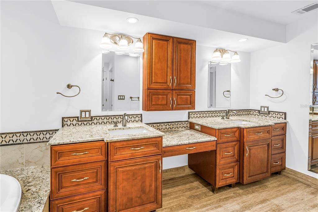 En Venta: $1,425,000 (3 camas, 3 baños, 2351 Pies cuadrados)