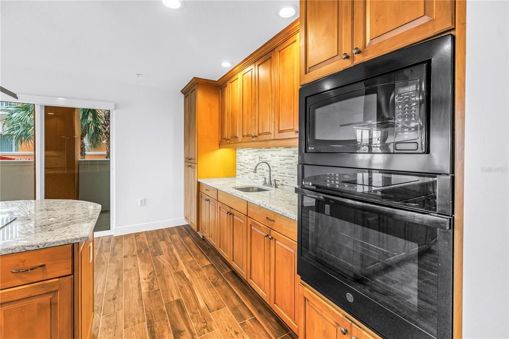 En Venta: $1,425,000 (3 camas, 3 baños, 2351 Pies cuadrados)