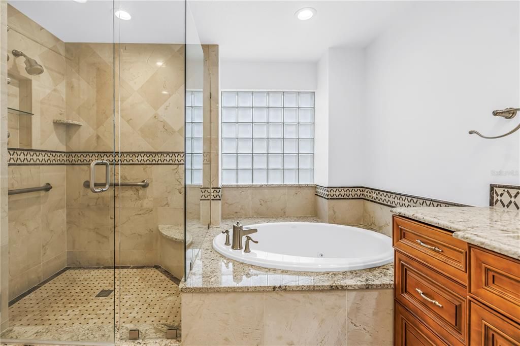 En Venta: $1,425,000 (3 camas, 3 baños, 2351 Pies cuadrados)