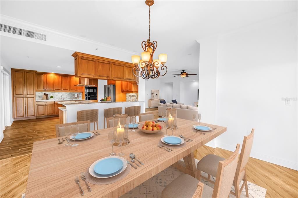 En Venta: $1,425,000 (3 camas, 3 baños, 2351 Pies cuadrados)