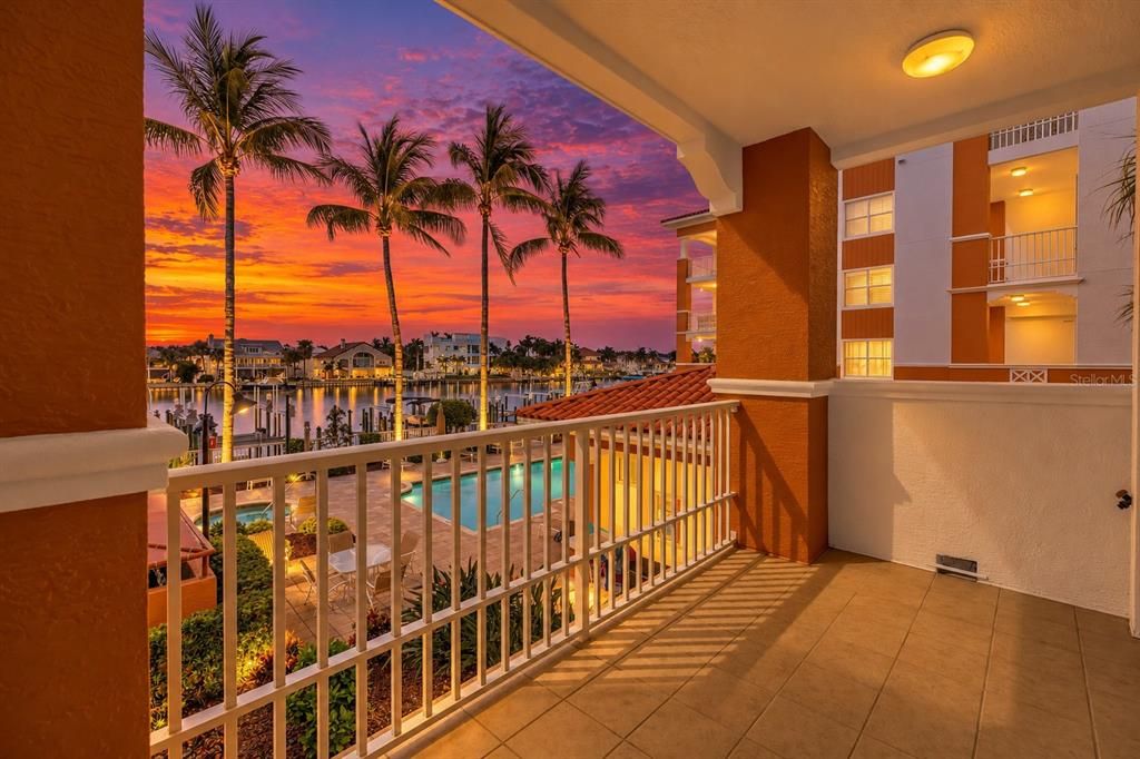 En Venta: $1,425,000 (3 camas, 3 baños, 2351 Pies cuadrados)
