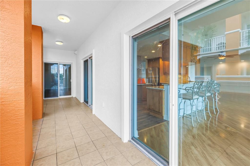 En Venta: $1,425,000 (3 camas, 3 baños, 2351 Pies cuadrados)