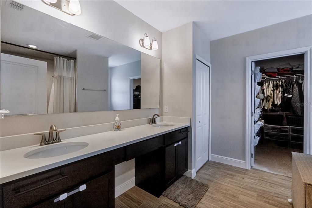 En Venta: $374,900 (3 camas, 2 baños, 2064 Pies cuadrados)