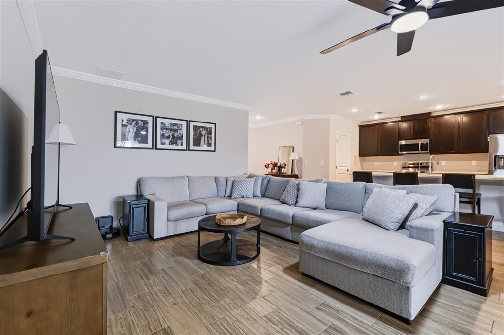 En Venta: $374,900 (3 camas, 2 baños, 2064 Pies cuadrados)