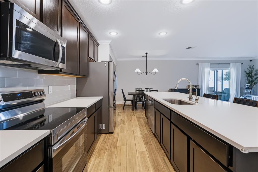 En Venta: $374,900 (3 camas, 2 baños, 2064 Pies cuadrados)