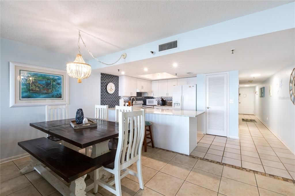 En Venta: $549,000 (1 camas, 1 baños, 895 Pies cuadrados)