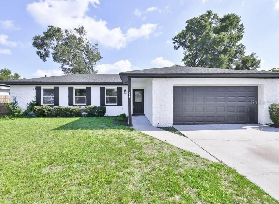 For Rent: $2,300 (4 beds, 2 baths, 1558 Square Feet)