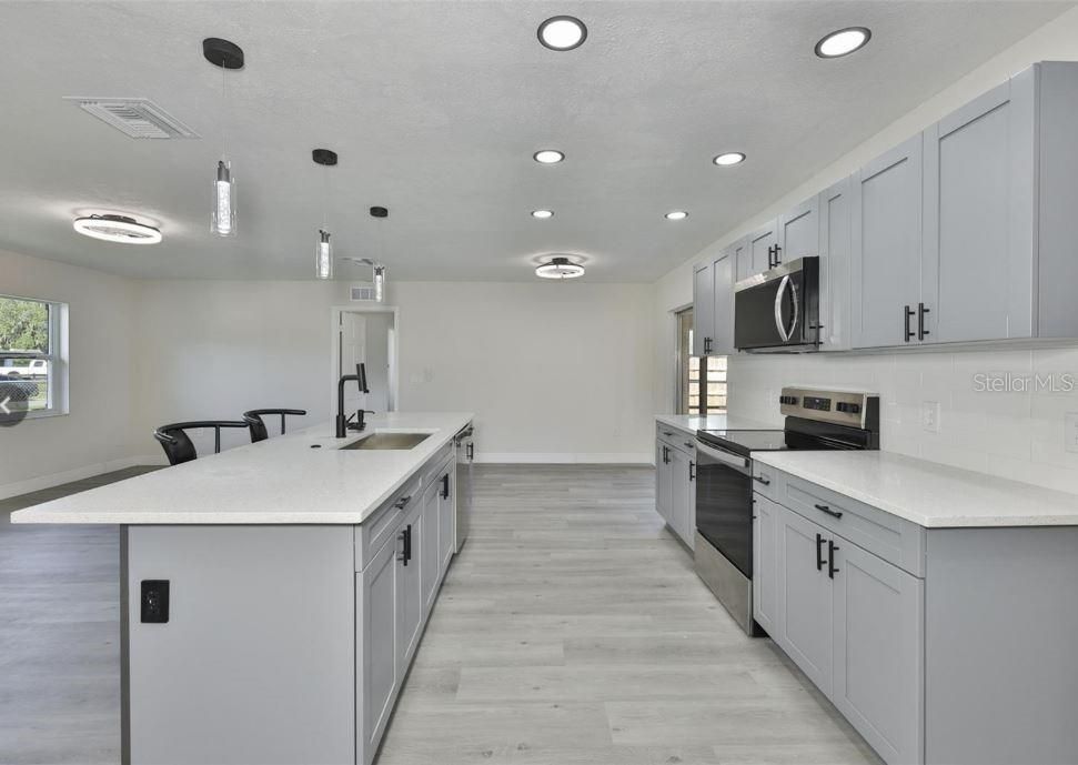 For Rent: $2,300 (4 beds, 2 baths, 1558 Square Feet)