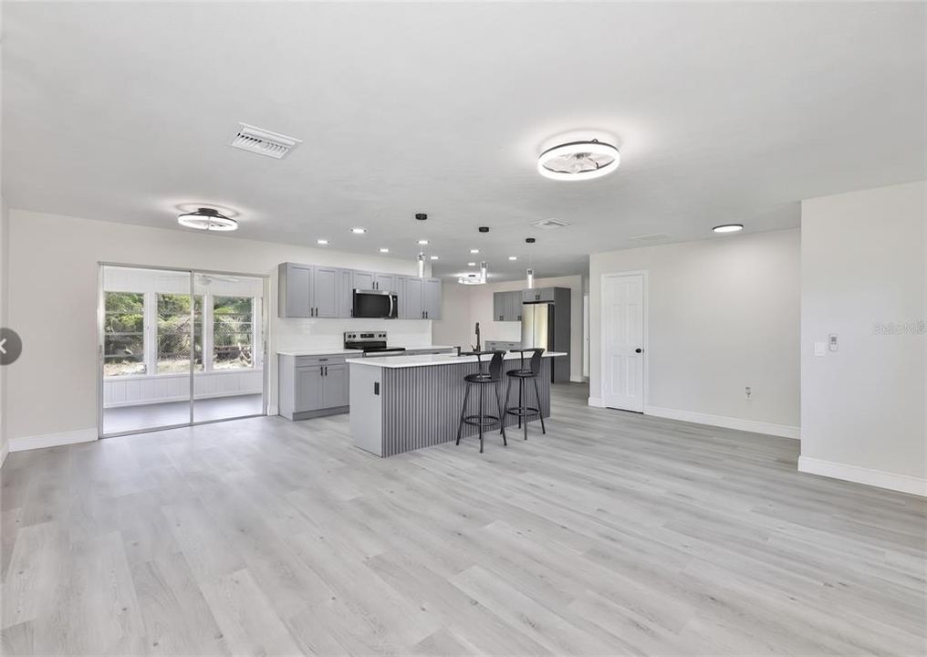 For Rent: $2,300 (4 beds, 2 baths, 1558 Square Feet)