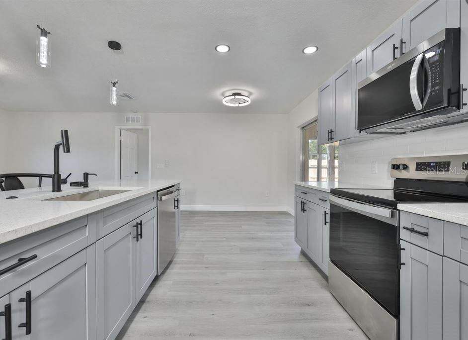 For Rent: $2,300 (4 beds, 2 baths, 1558 Square Feet)