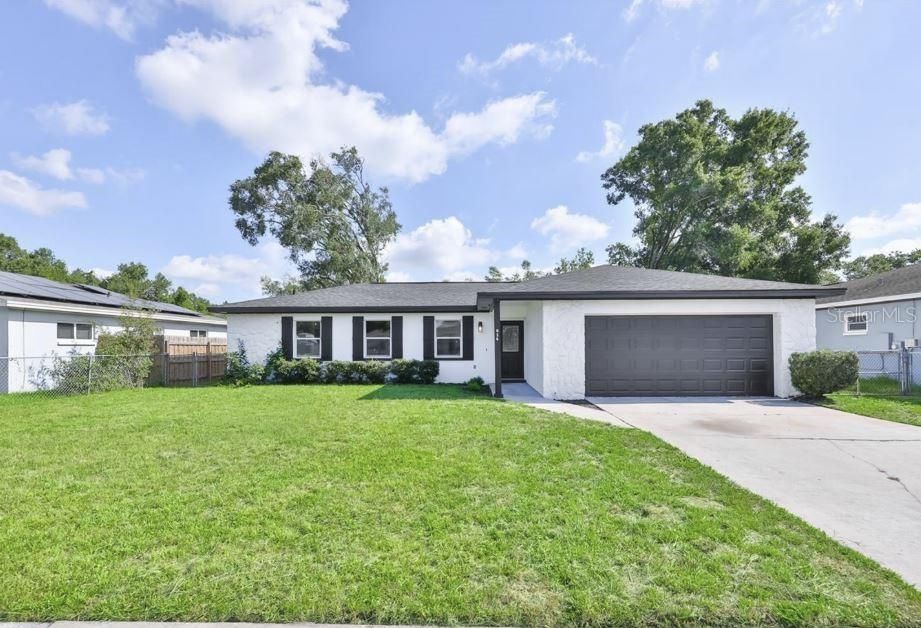 For Rent: $2,300 (4 beds, 2 baths, 1558 Square Feet)