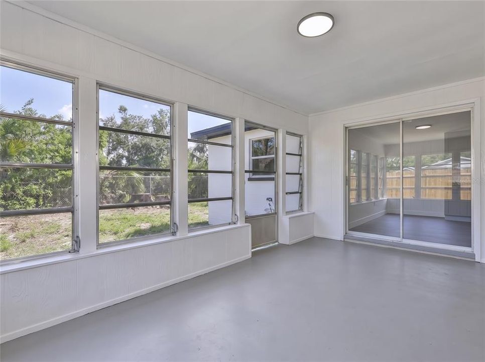 For Rent: $2,300 (4 beds, 2 baths, 1558 Square Feet)