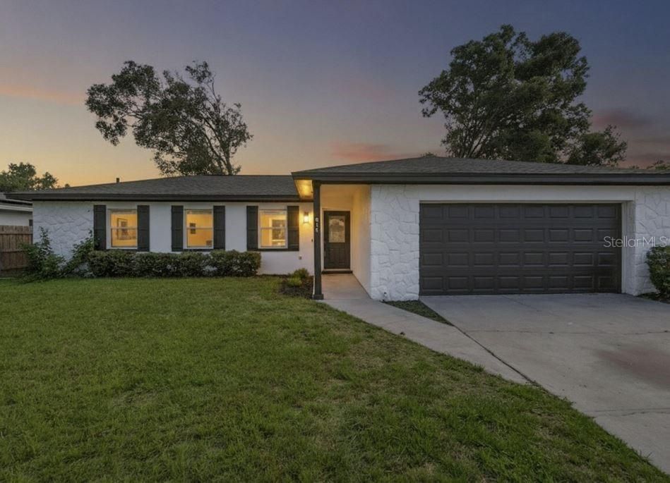 For Rent: $2,300 (4 beds, 2 baths, 1558 Square Feet)