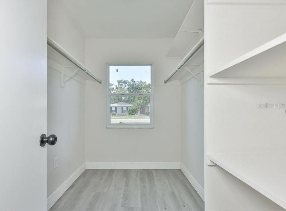 For Rent: $2,300 (4 beds, 2 baths, 1558 Square Feet)