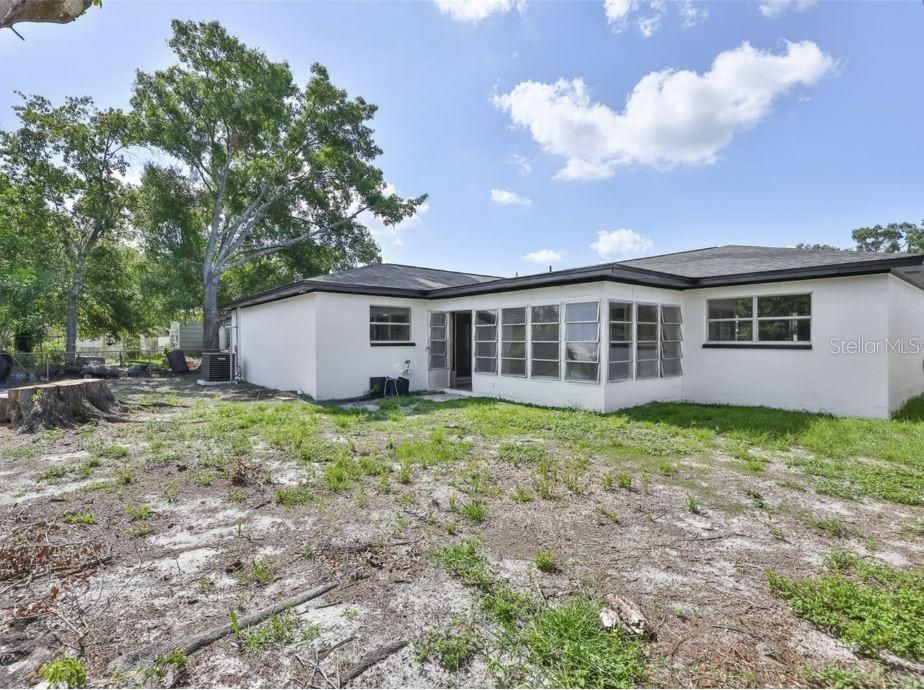 For Rent: $2,300 (4 beds, 2 baths, 1558 Square Feet)