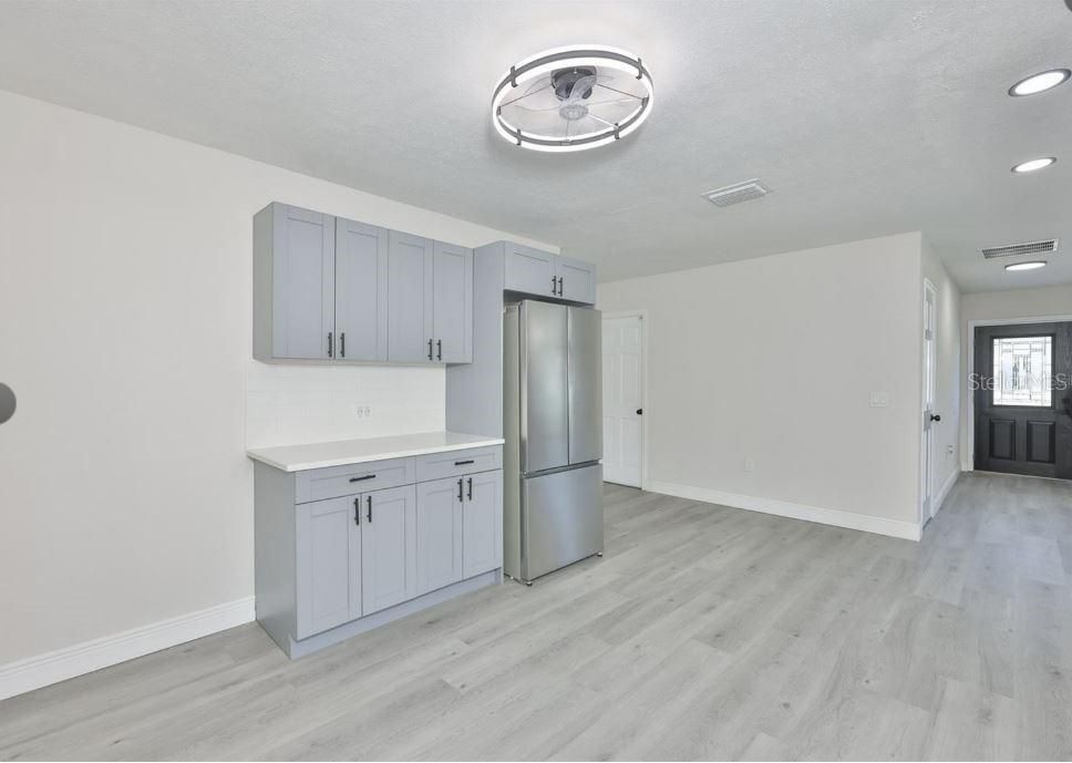 For Rent: $2,300 (4 beds, 2 baths, 1558 Square Feet)