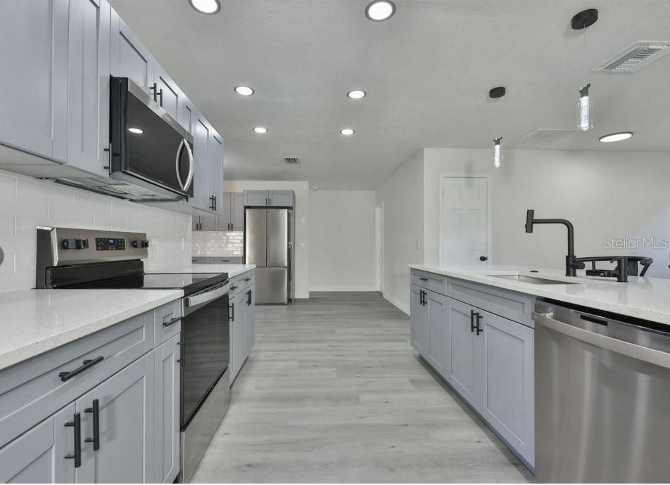 For Rent: $2,300 (4 beds, 2 baths, 1558 Square Feet)