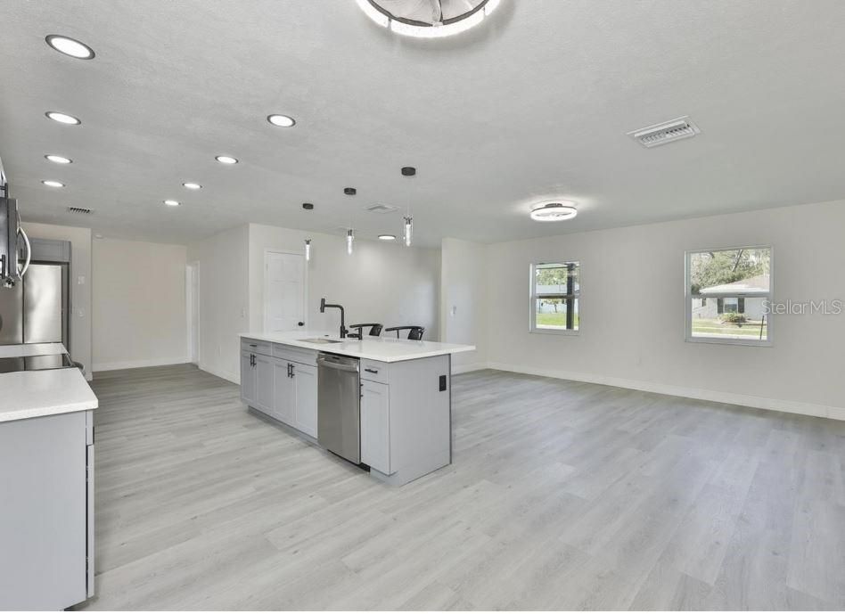 For Rent: $2,300 (4 beds, 2 baths, 1558 Square Feet)