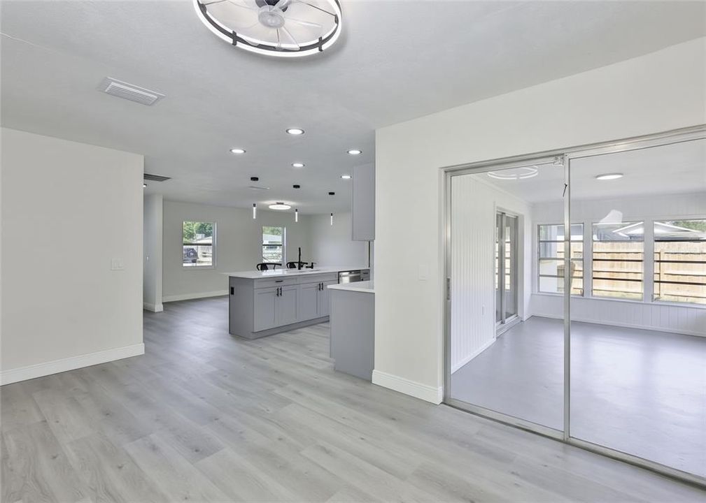 For Rent: $2,300 (4 beds, 2 baths, 1558 Square Feet)