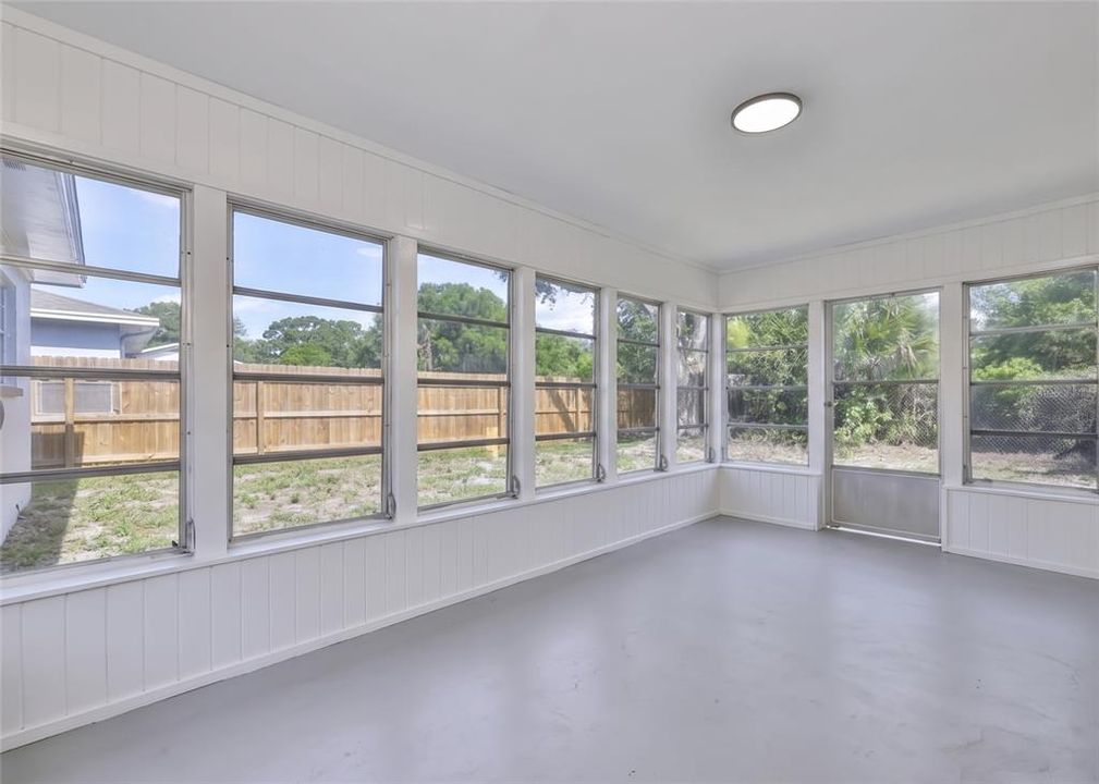 For Rent: $2,300 (4 beds, 2 baths, 1558 Square Feet)