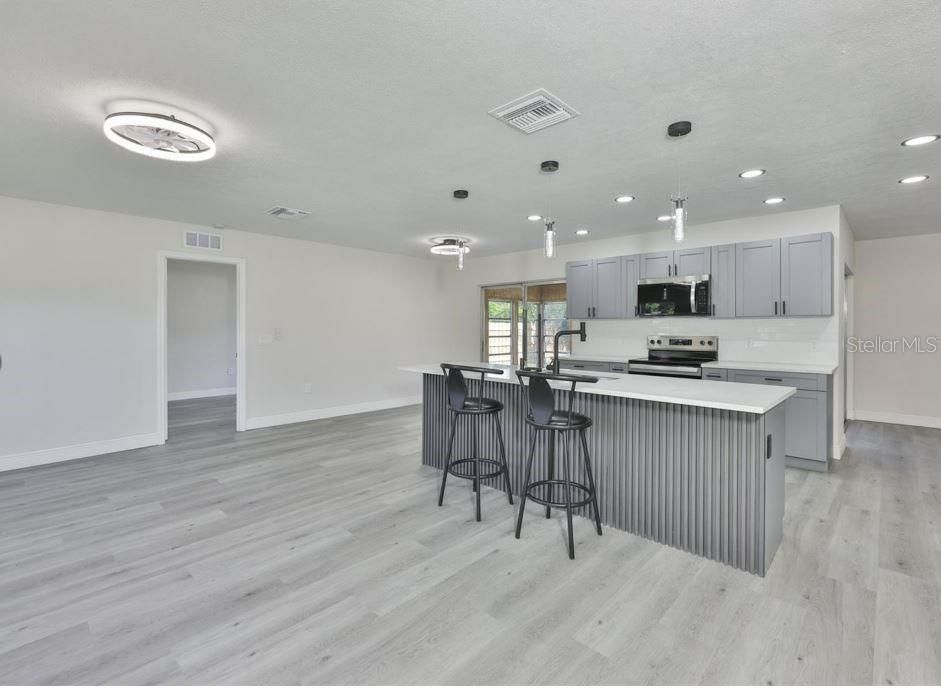 For Rent: $2,300 (4 beds, 2 baths, 1558 Square Feet)
