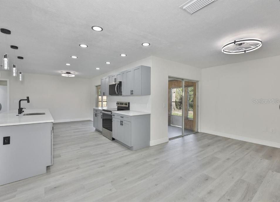 For Rent: $2,300 (4 beds, 2 baths, 1558 Square Feet)