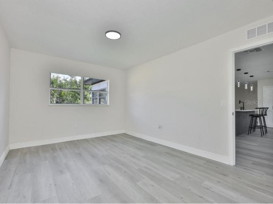 For Rent: $2,300 (4 beds, 2 baths, 1558 Square Feet)