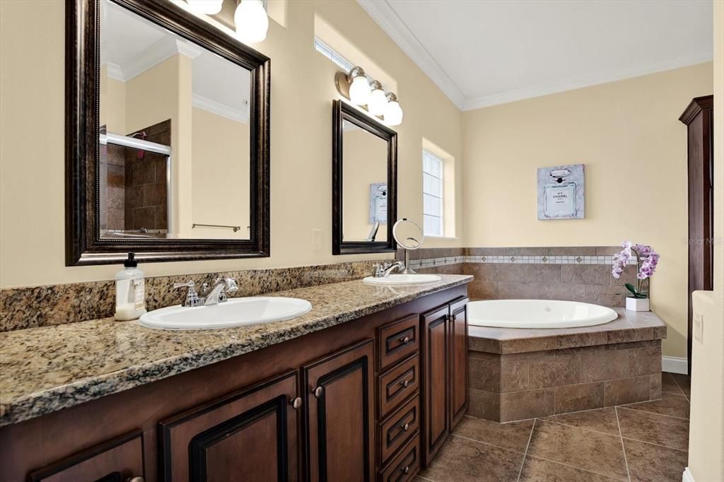 For Sale: $475,000 (3 beds, 2 baths, 1920 Square Feet)