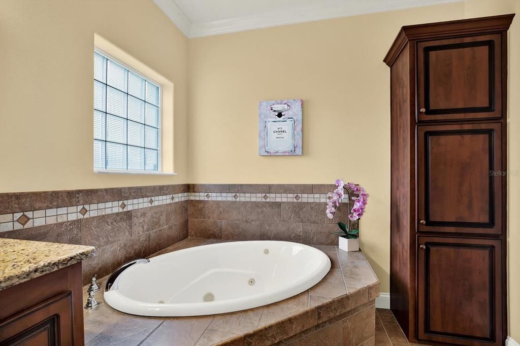 For Sale: $475,000 (3 beds, 2 baths, 1920 Square Feet)