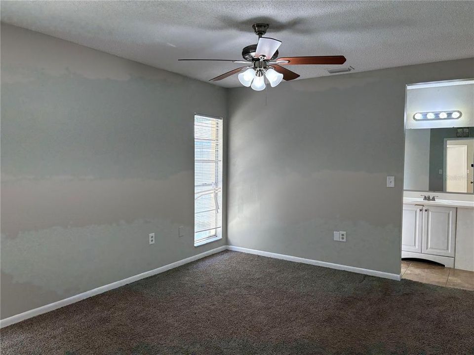 For Sale: $249,900 (3 beds, 2 baths, 1370 Square Feet)