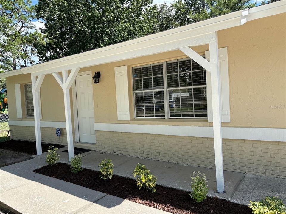 For Sale: $249,900 (3 beds, 2 baths, 1370 Square Feet)