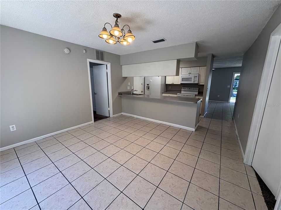 For Sale: $249,900 (3 beds, 2 baths, 1370 Square Feet)