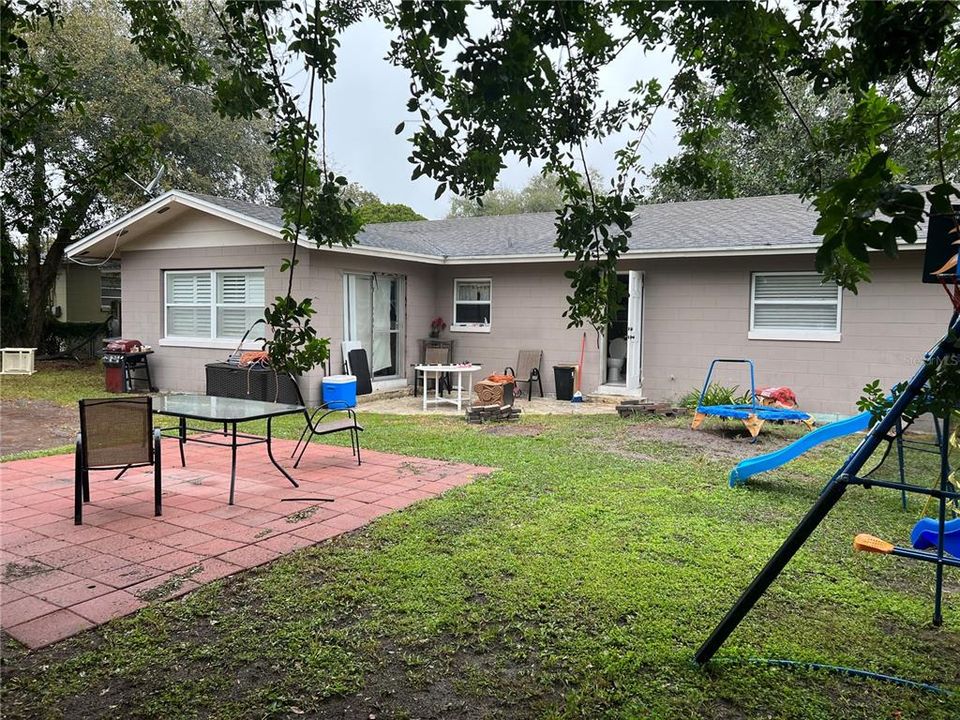 For Rent: $2,350 (3 beds, 2 baths, 1422 Square Feet)