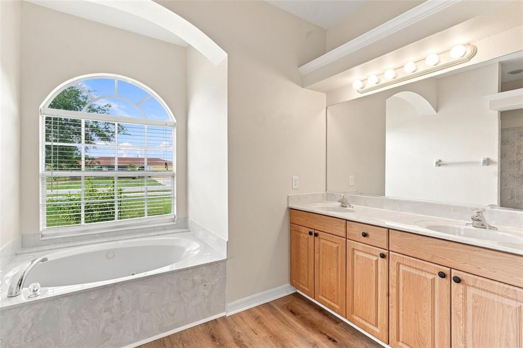For Sale: $395,000 (3 beds, 2 baths, 1877 Square Feet)
