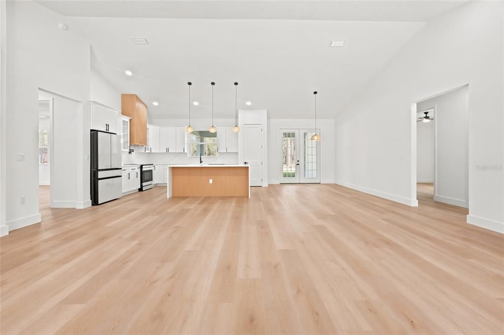En Venta: $524,900 (4 camas, 3 baños, 2163 Pies cuadrados)