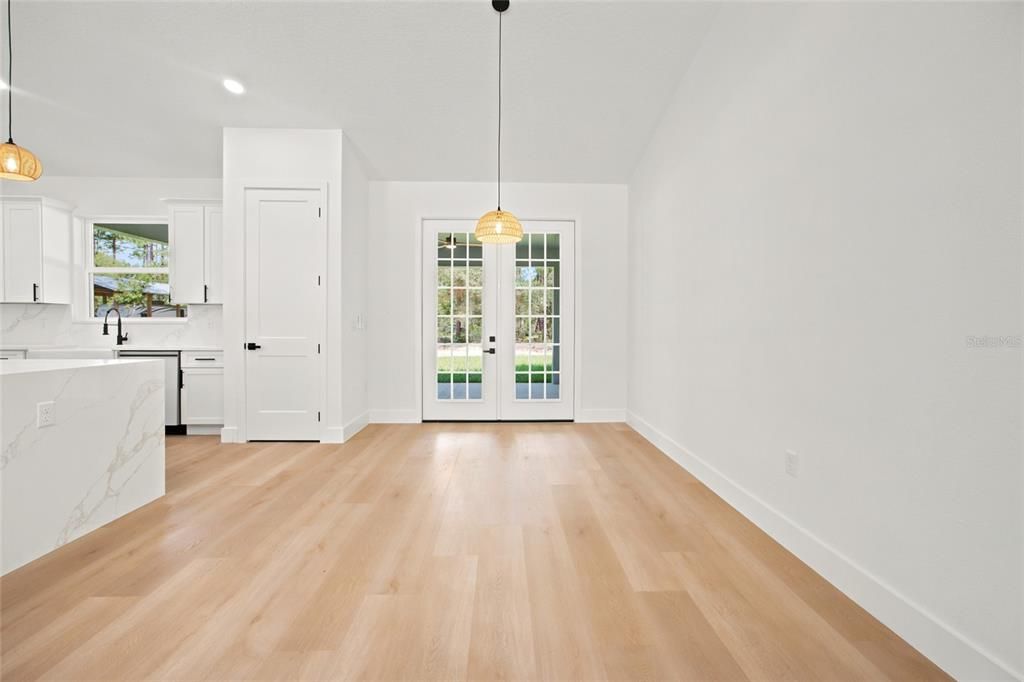 En Venta: $524,900 (4 camas, 3 baños, 2163 Pies cuadrados)
