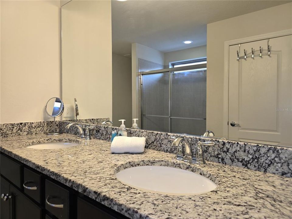 En Venta: $499,000 (5 camas, 4 baños, 2492 Pies cuadrados)
