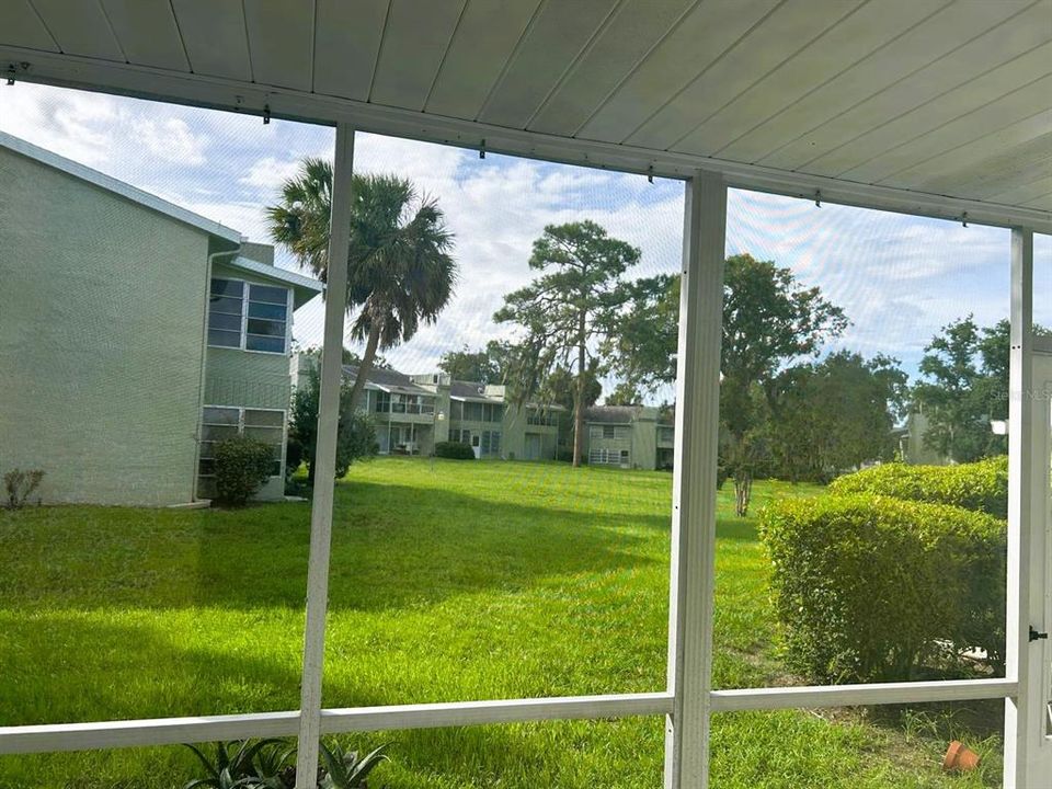 For Sale: $142,500 (2 beds, 2 baths, 1072 Square Feet)