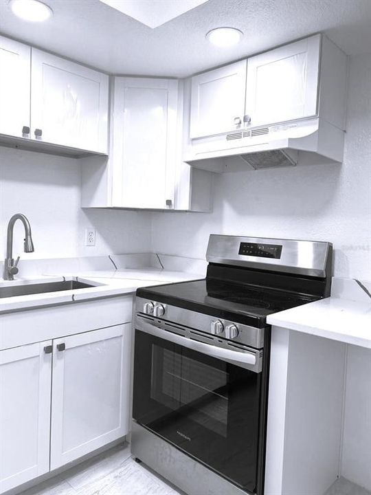 For Sale: $142,500 (2 beds, 2 baths, 1072 Square Feet)