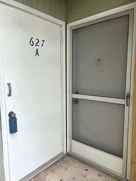 For Sale: $142,500 (2 beds, 2 baths, 1072 Square Feet)