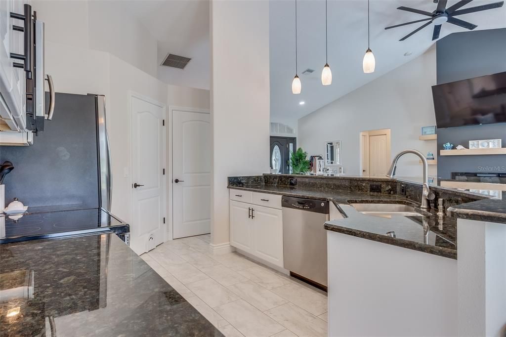 For Sale: $439,900 (3 beds, 2 baths, 1834 Square Feet)