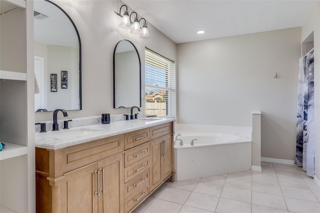 For Sale: $439,900 (3 beds, 2 baths, 1834 Square Feet)