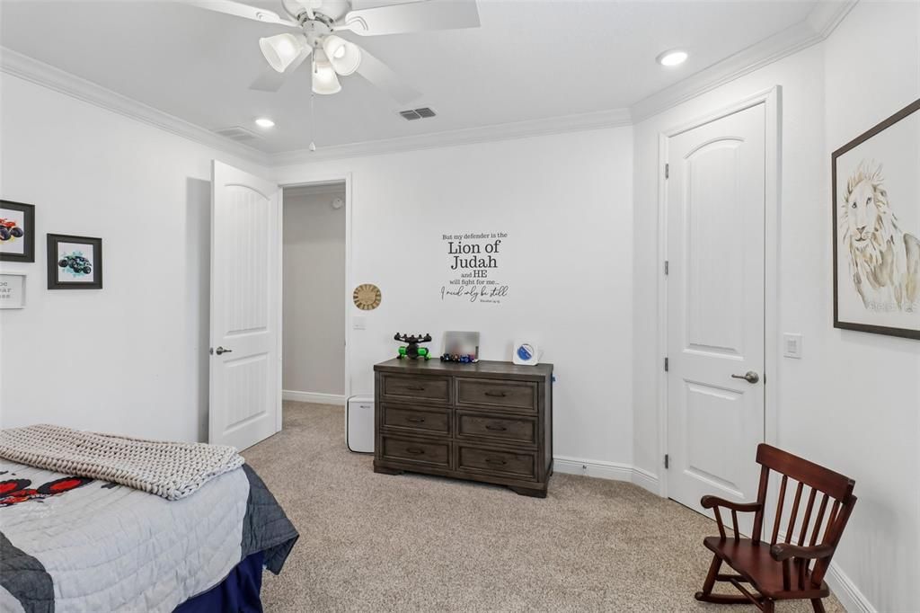 For Sale: $1,600,000 (6 beds, 5 baths, 5239 Square Feet)