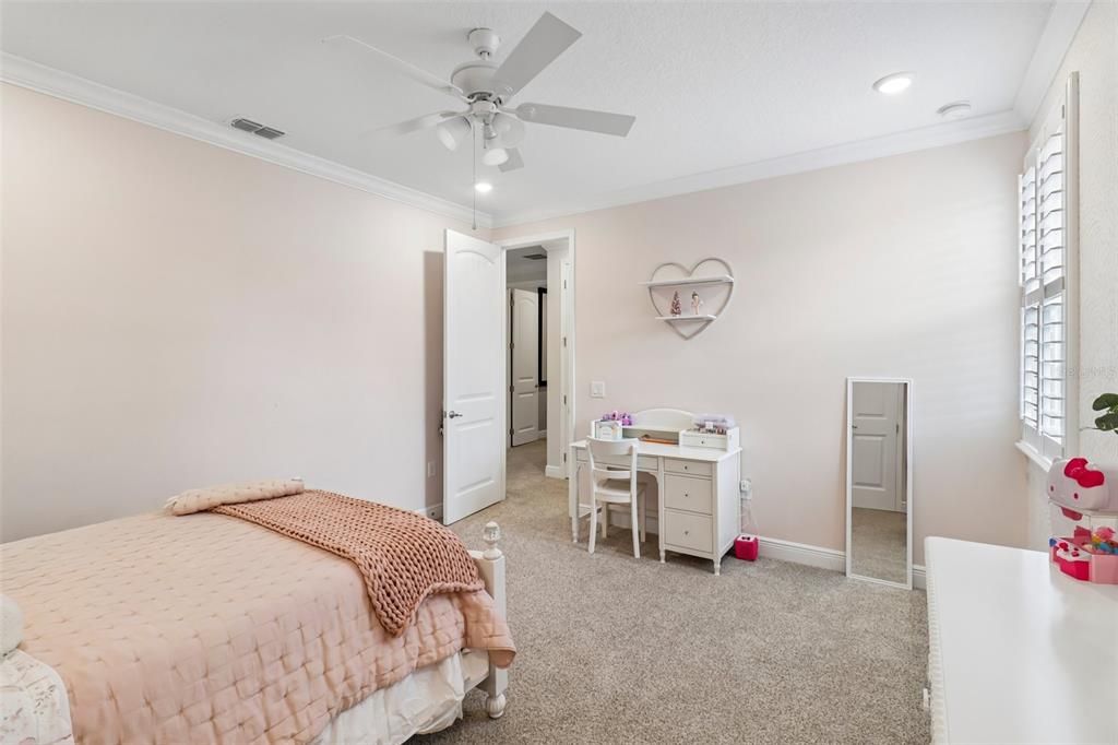 For Sale: $1,600,000 (6 beds, 5 baths, 5239 Square Feet)