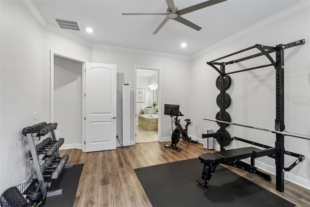 For Sale: $1,600,000 (6 beds, 5 baths, 5239 Square Feet)